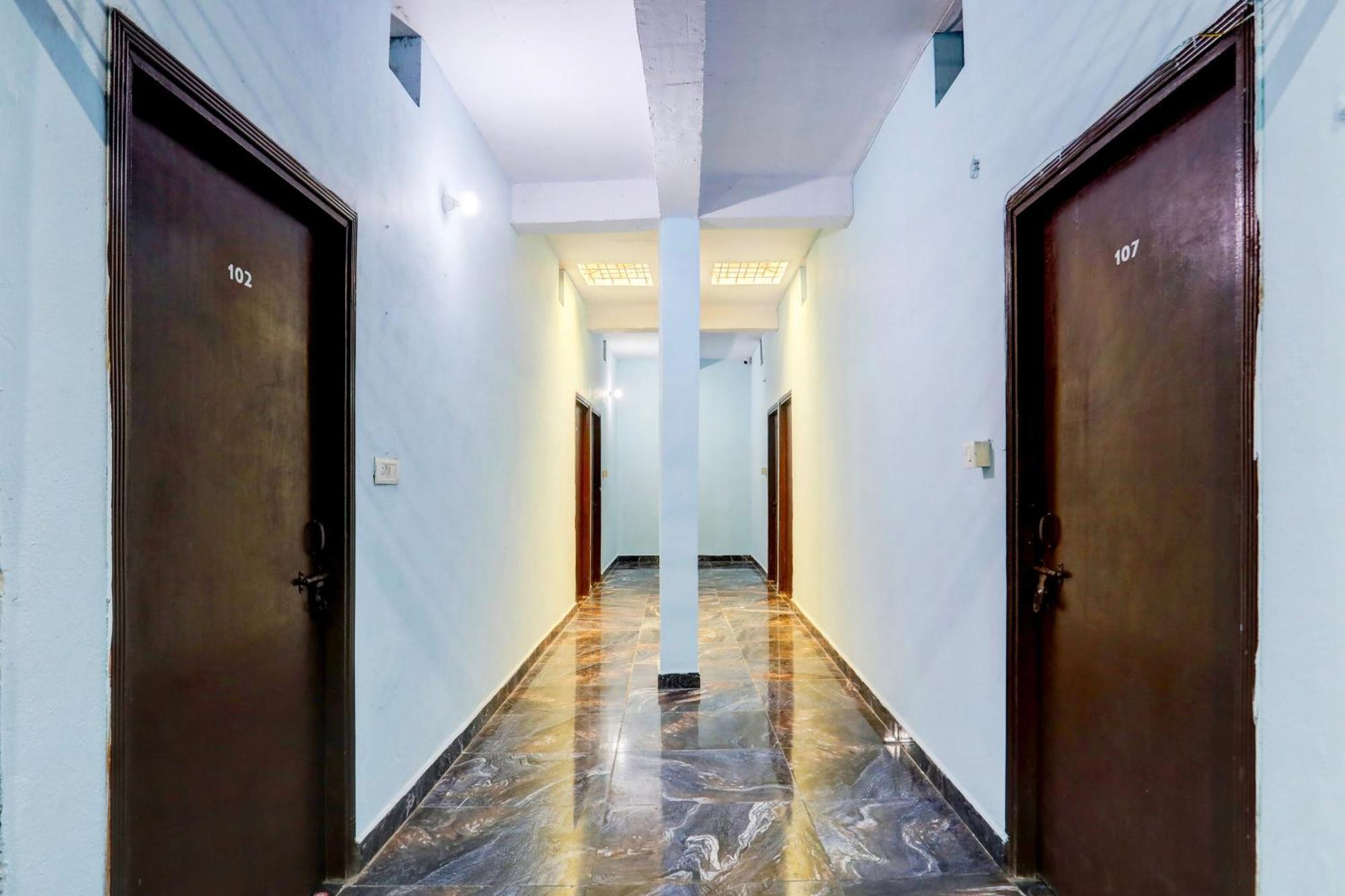 Spot On New Diamond Guest House Rudrapur 外观 照片